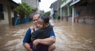 Woman and child in floods in Jakarta